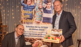Hans-Jürgen Block und Präsident Volker Witt starten die diesjährige Osterei-Lotterie